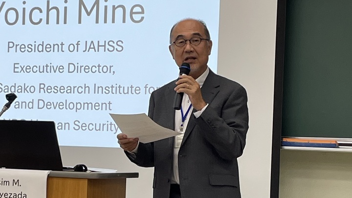 写真：基調講演を行ったJICA緒方研究所の峯陽一研究所長