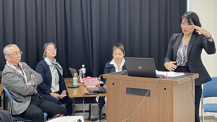 写真：左から佐藤寛客員研究員、李千晶主任調査役、齋藤聖子主任研究員、折田朋美主席研究員