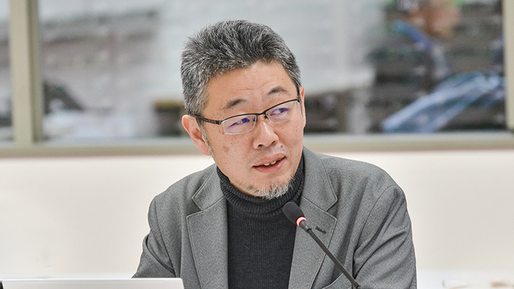 写真：コメントした同志社大学大学院の南川文里教授