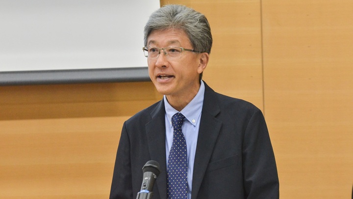 写真：東京大学大学院総合文化研究科HSP運営委員長の遠藤貢教授