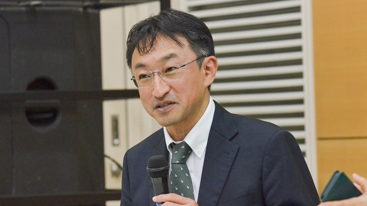 写真：東京大学の佐藤仁教授