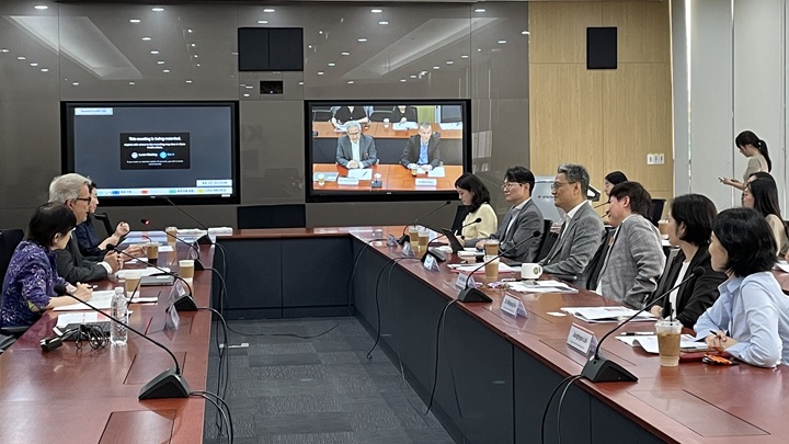 写真：韓国開発研究院およびドイツ開発・サステナビリティ研究所による共同セミナーに参加