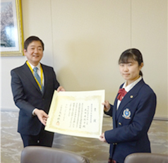 国際協力中学生エッセイコンテスト外務大臣賞の賞状を伝達いたしました 2020年度 トピックス Jica関西 Jica
