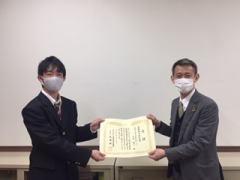 国際協力高校生エッセイコンテスト国際協力特別賞の賞状を伝達いたしました 2021年度 トピックス Jica関西 Jica