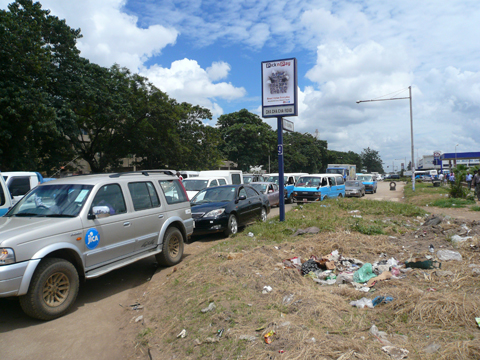 第二次ルサカ市道路整備網計画（第2期）で整備された、ルサカ市中心部タウン地区のCha Cha Cha Road