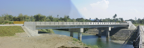 無償資金協力で建設された7橋梁のうちMacayug橋。