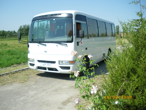 コーカンド職業カレッジ（Kokand Professional College）／家庭科（Public catering）：教員研修用輸送車（Minibus for transportation of teachers for trainings）