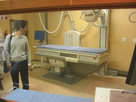 レタバ地方病院へ供与されたX線撮影装置。供与後8年が経過するが、メンテナンスがなされ、現在も使用されている。