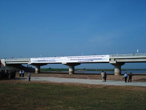 国道一号線改修計画の第1期工事として2005年11月に仮橋の架け替えを開始、2006年12月 にNo.2橋梁、No.3橋梁が完成。