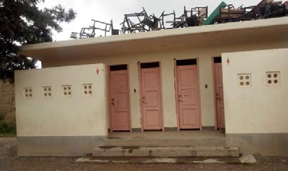 本事業で整備されたトイレ　Abozar Ghafari Rabat高校（パルワン県）