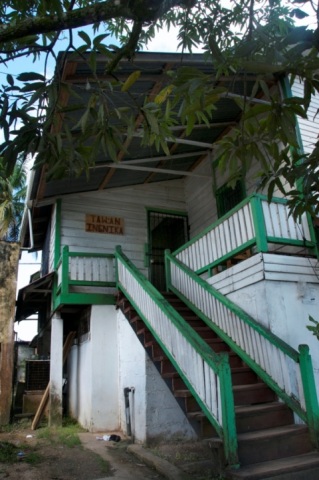 プロジェクトのオフィスがある建物。（Puerto Cabezas市街地　RAAN　2010年9月11日）