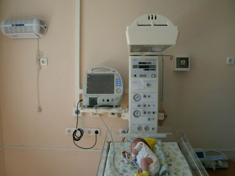 この協力でハリコフ州立第一小児病院へ供与されたインファントウォーマー