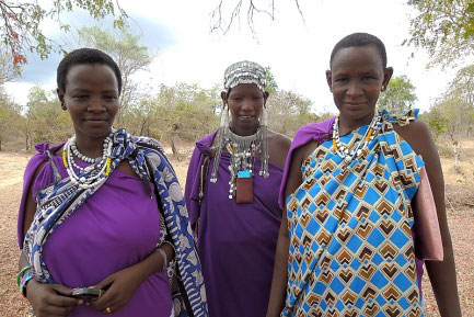 チャマックウェザ村の会合に参加してきたマサイの女性たち