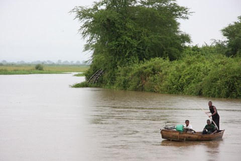 1997年に発生した洪水により、同回廊上のチロモ〜バングラ間の道路及び鉄道軌道が押し流されたため、当該区間の道路及び鉄道による通行が不可能となった。現在は渡し船で住民が移動している。