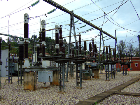 ジャバナ変電所（キガリ市）：既存の110キロボルト屋外開閉設備（写真2の協力実施前）