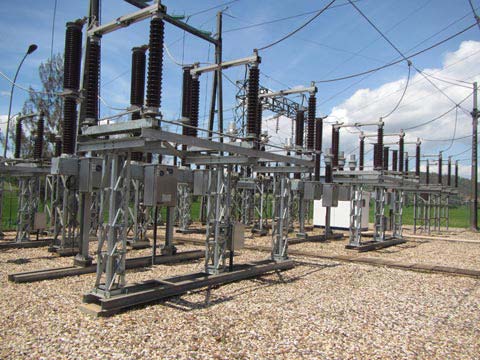 ジャバナ変電所（キガリ市）：新設変電所の110キロボルト屋外開閉設備（写真1の協力実施後）