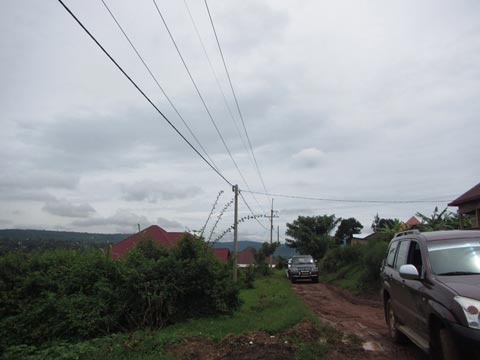 ムユンブ地区（キガリ市内）：低圧・中圧配電線（写真9の協力実施後）