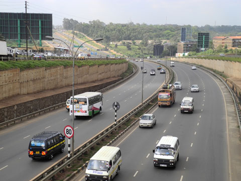 2012年に完成したThika Highway。ナイロビ市から北部へ向かう幹線道路。