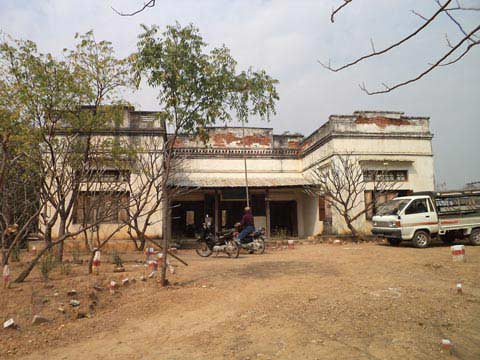 既存RHC施設の全景：Khwe Hmyoke RHC（写真6の協力実施前）