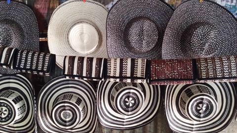 OVOPコロンビアイニシアチブの一つトゥチンの帽子。