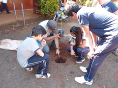 ミンガグアス市にて、中学校2年生が75本植樹。