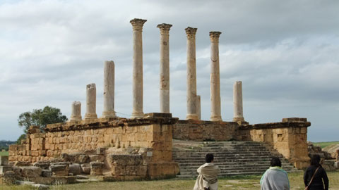 チュニスの南西60キロメートルに位置する、紀元2〜4世紀ローマ時代に建てられたチュブルボ・マジュス遺跡取材撮影の様子。