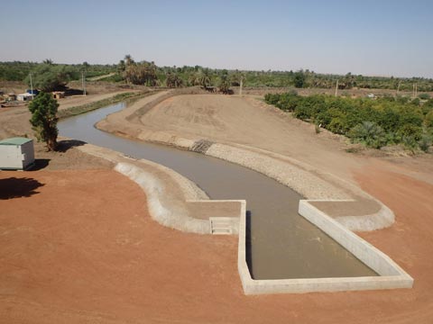 この協力で整備されたキティアブポンプ場：吐水槽および接続水路