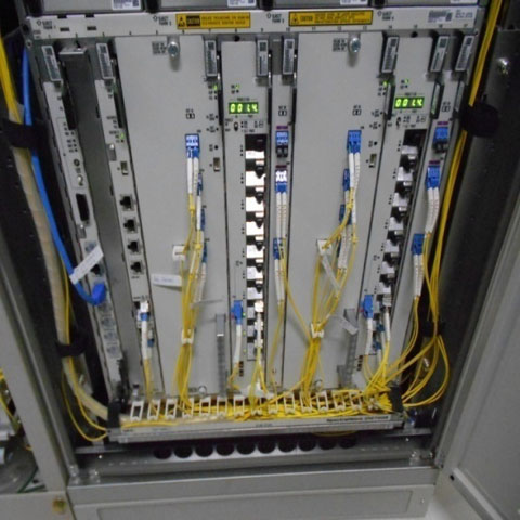 【協力実施後】デキーナ局舎内DW7000：基幹通信網冗長化スイッチングシステム（ネーピードー）