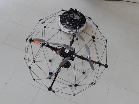 供与機材：無人4ロータ飛行実験装置