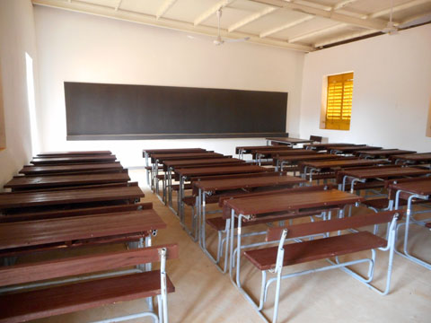（協力実施後）コイラ・テギ中学校校舎内部。
