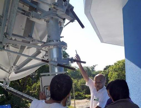 測定器類を用いたVSAT通信システムの定期保守点検の研修（マンダレー気象レーダー塔）（協力実施後）