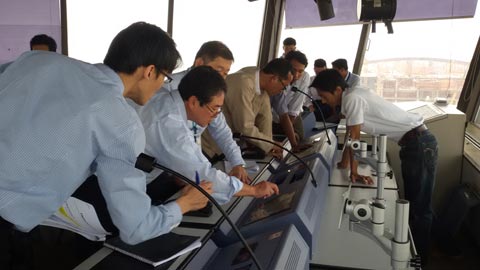 管制塔に設置した通信制御装置の設置状況（ヤンゴン国際空港）