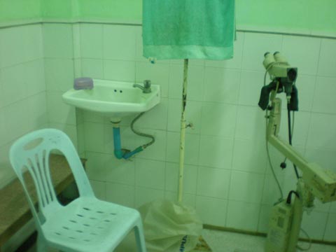 ヤンゴン中央婦人病院：コルポスコープ室（写真8の協力実施前）