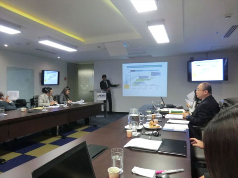 JCC（合同運営委員会）開催：このプロジェクトは、JCC（合同運営委員会）によって活動が管理されています。2015年8月13日に、第1回目のJCCが開催され、日本側からプロジェクトの内容について、カウンターパート側からコロンビアの洪水問題と現状についての説明が行われました。