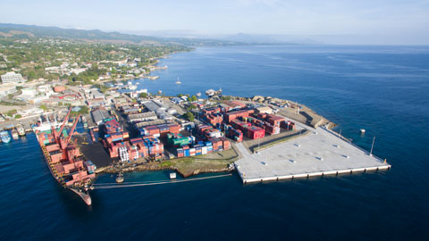 この協力で整備されたホニアラ港施設全景（写真1の協力実施後）