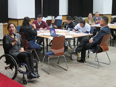 車椅子協会チョカ会長によるモンゴルの公共建築物の現状についての発表