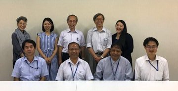 ネパールCBSからの研修員（前列中央2名）