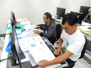 第2日目：真剣にコンピュータ操作を行う参加者