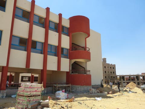 エジプト側が建設を進めている、プロジェクト支援対象校の一部となる学校。プロジェクトで作成を支援する、「トッカツプラス」の実践に配慮した施設・備品の標準仕様を取り入れている。教室面積が広い、職員室や多目的室の配置、校庭の確保といった特徴がある。
