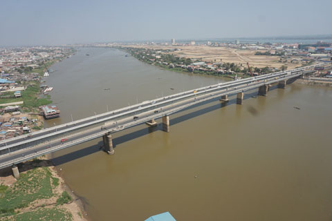 チュルイ・チョンバー橋と中国橋の全景（側面）（協力実施前撮影、以下2～10まで同様）