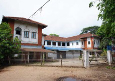 建設予定地。1940年代に建設された既存施設を活用することがミャンマー政府より提案された。1階を口疫診断施設に利用する。