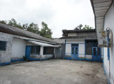現在の国立口蹄疫研究所。1960年代に建設された施設を改修し、1984年に口蹄疫専門の研究所として創設された。老朽化が激しい。
