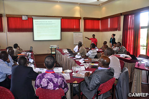 プロジェクトを通じて開催されたアフリカ保健マネージメントネットワーク会合の様子(2015年3月)(写真提供:AMREF)