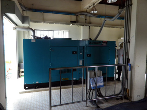 無償資金協力フェーズ2にて建設されたPhsar Chasポンプ場の緊急用発電機。