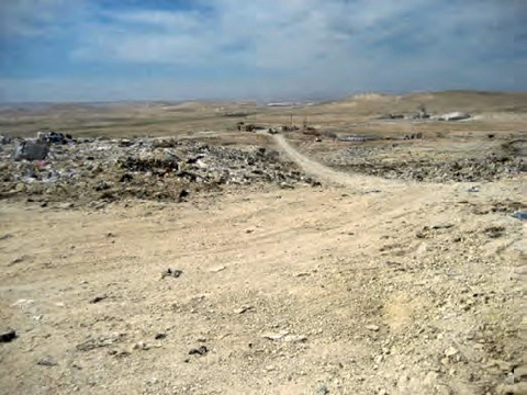 アル・ドゥレイリ最終処分場。中東部砂漠地域に立地し、中東部4自治体のごみを受け入れている。