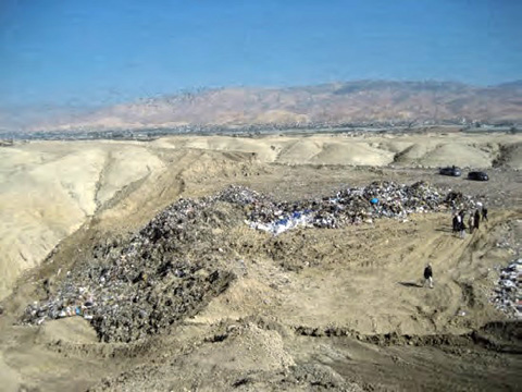 ニュー・ダエラ最終処分場。ヨルダン渓谷に立地し、ヨルダン川沿いの4自治体のごみを受け入れている。