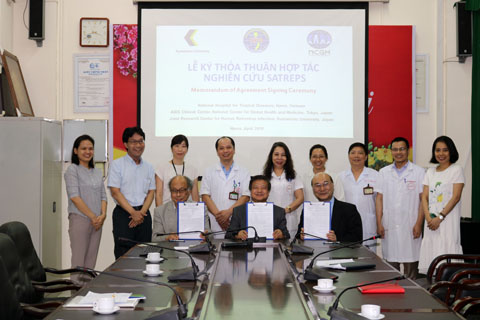 ベトナム側パートナー機関の国立熱帯病病院(NHTD)とMemorandum of Agreement(MoA)を結びいよいよプロジェクトがスタート!