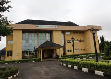 ナイジェリア疾病予防センター　ガドゥワ地区国家標準検査室(NRL)既存棟。