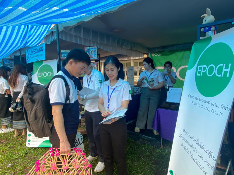 Student receiving explanations at a company booth
