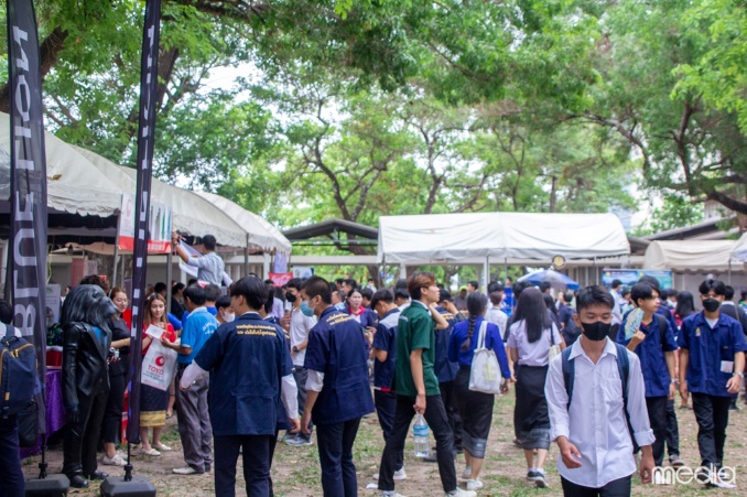  企業ブースエリアの様子 (Companies' booths area)